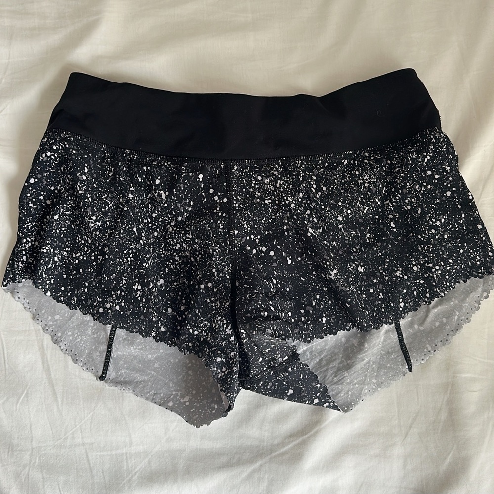 Lululemon shorts size 6